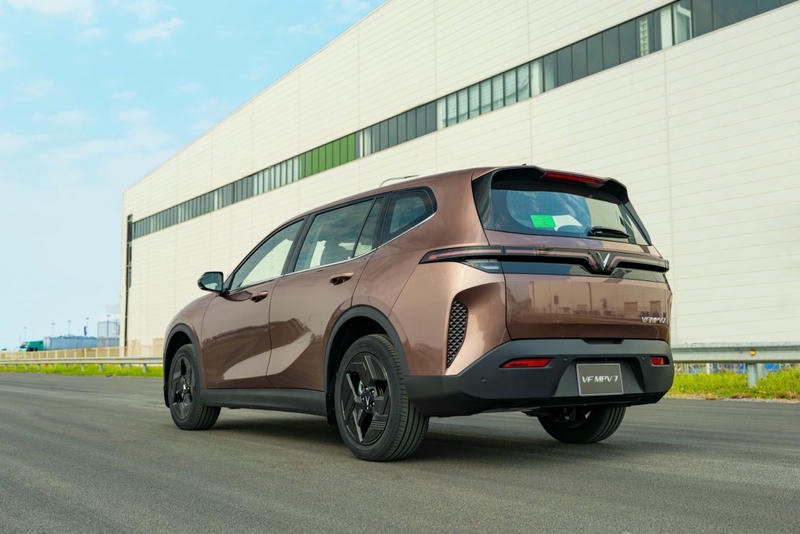 Đuôi xe MPV7