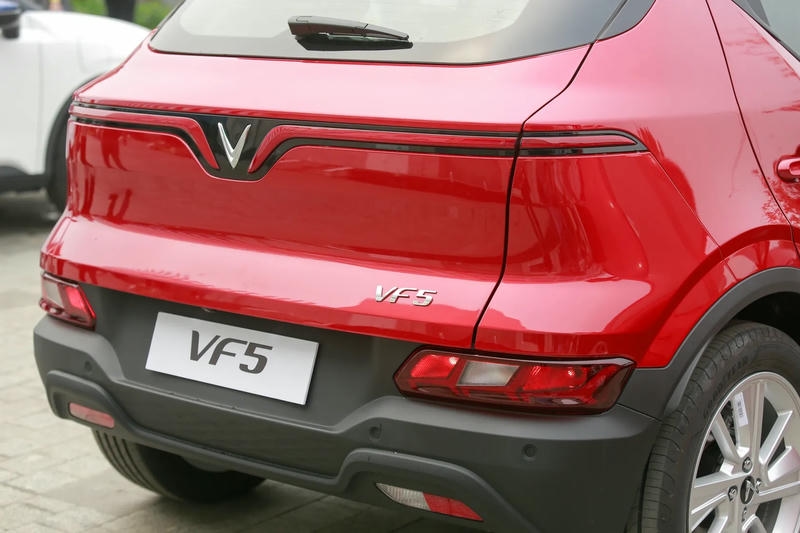 duoi xe vinfast vf5